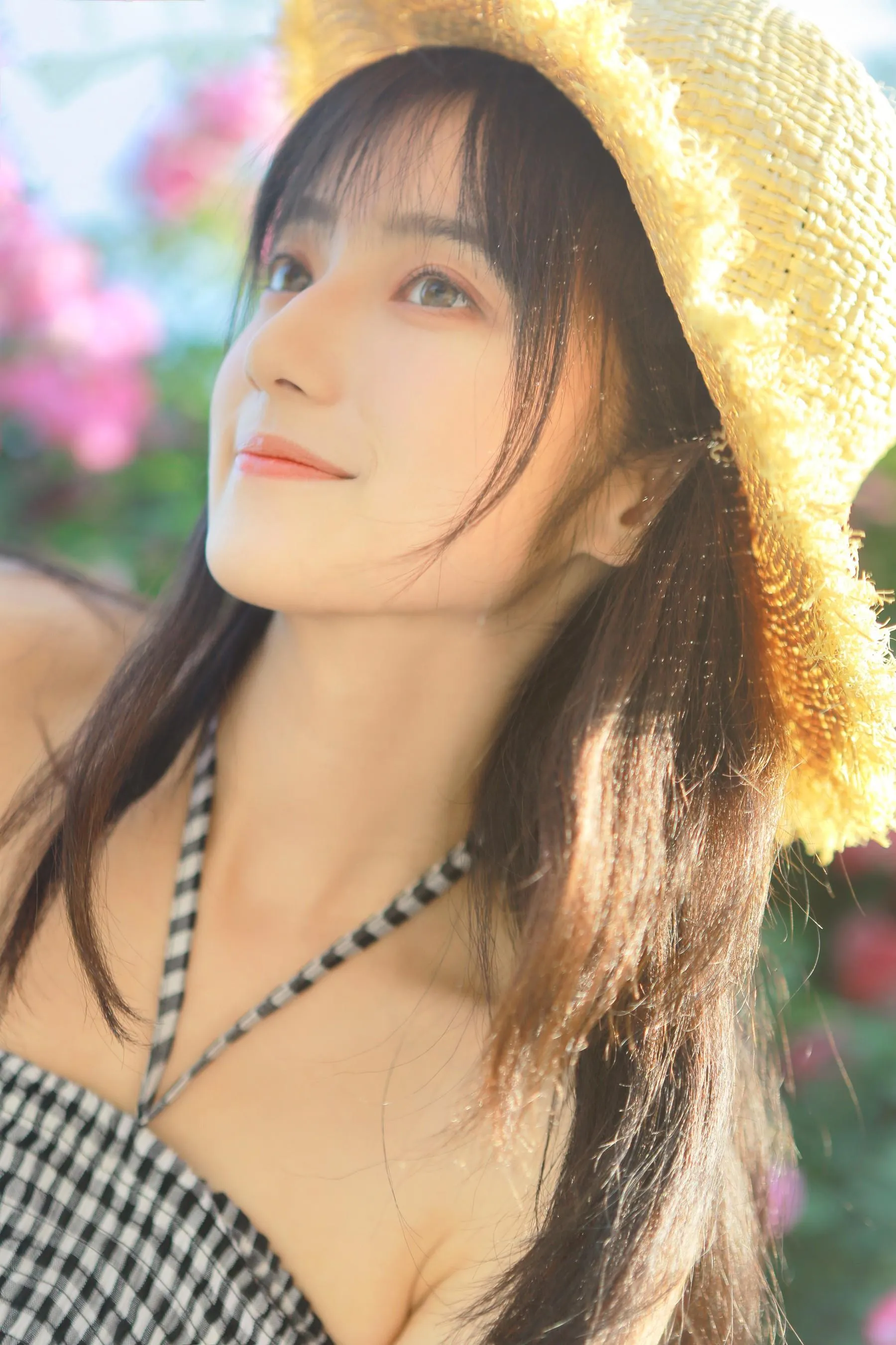 [艺图语] 2022.05.18 蔷薇迟开 月半了吧 [28P]插图5